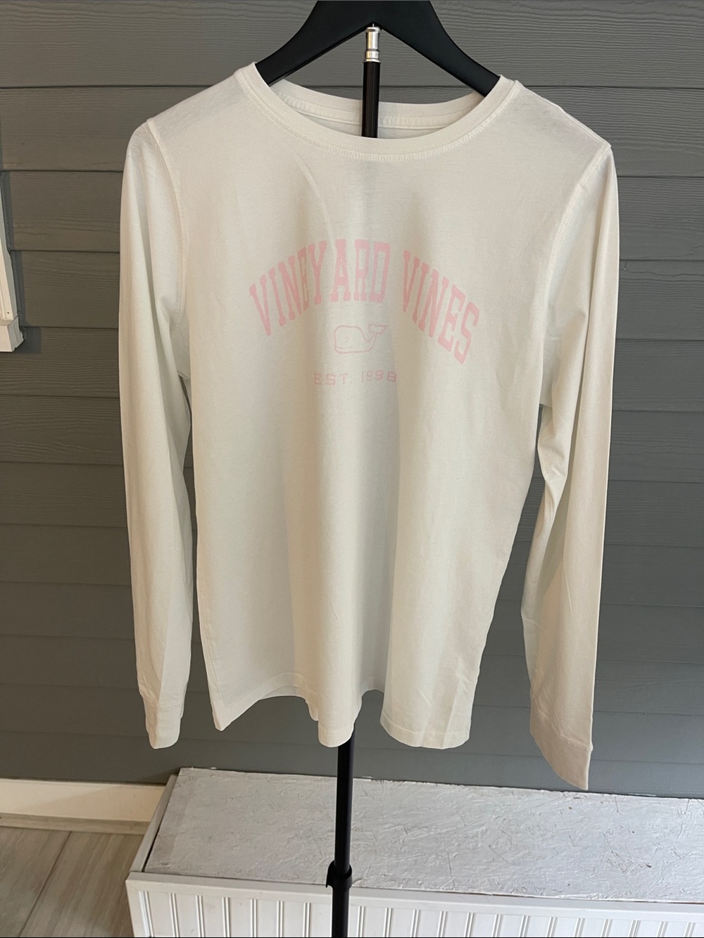 Vineyard Vines White Long Sleeve Tee with Pale Pink Logo Size Medium